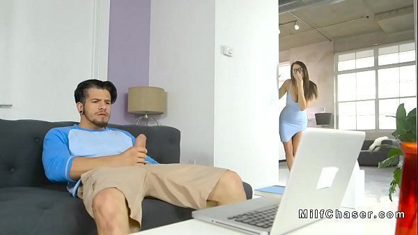 Vídeo de mulher fazendo sexo com tesão